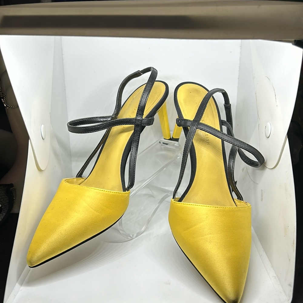Yellow shoes, heels